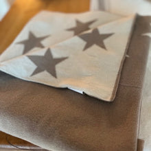 Load image into Gallery viewer, Natural Beige Knitted Star Throw